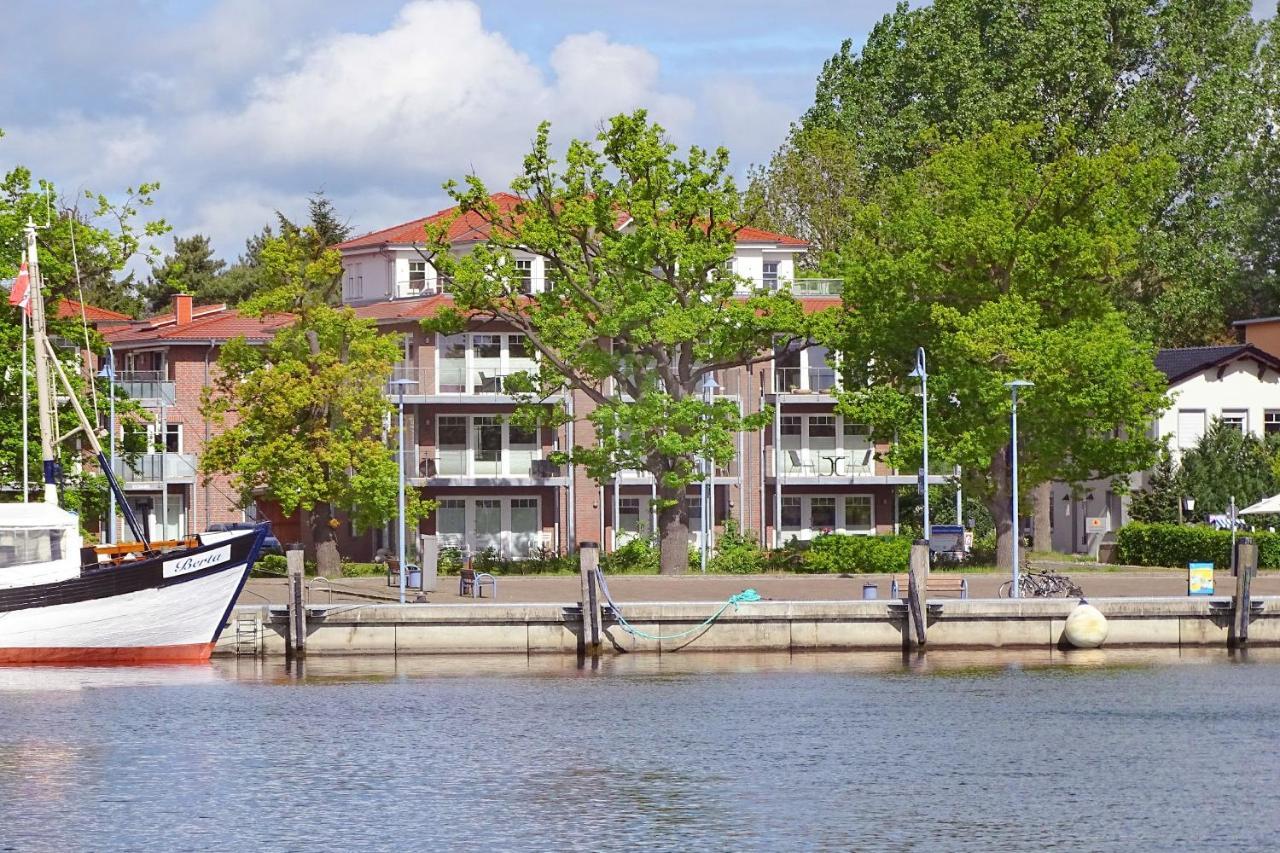 Hafennahe Penthousewohnung Mit Meerblick - Hafenresidenz Lauterbach Fewo 2-7 Luaran gambar