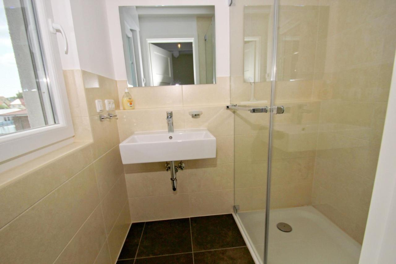 Hafennahe Penthousewohnung Mit Meerblick - Hafenresidenz Lauterbach Fewo 2-7 Luaran gambar